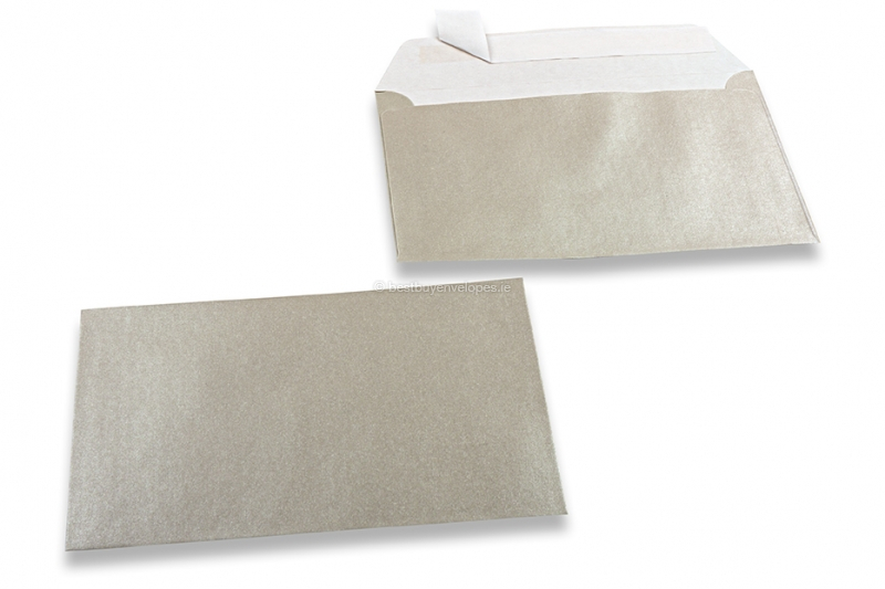 Silver coloured mother-of-pearl envelopes - 114 x 162 mm