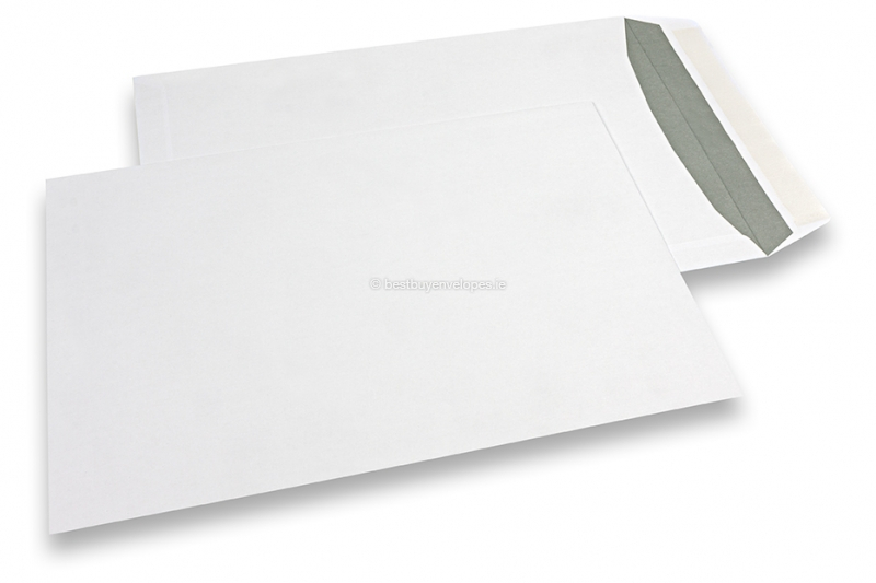 White paper envelopes, 240 x 340 mm (EC4), 120 gram, strip closure, weight each approx. 21 g.